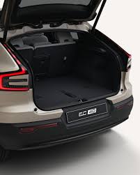 Cốp EC40 rộng rãi thoải mái